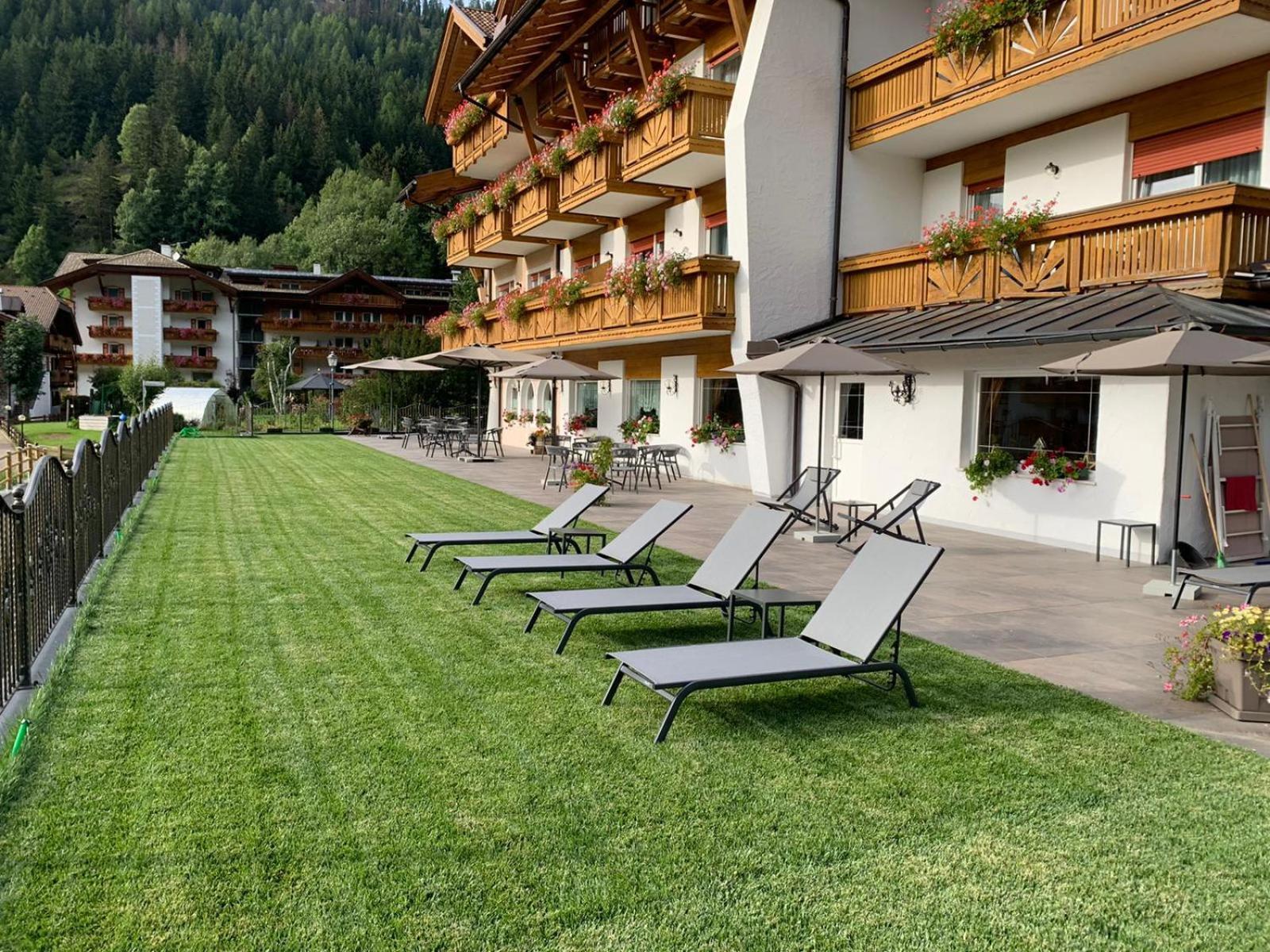 Alpenhotel Panorama Кампитело ди Фаса Екстериор снимка