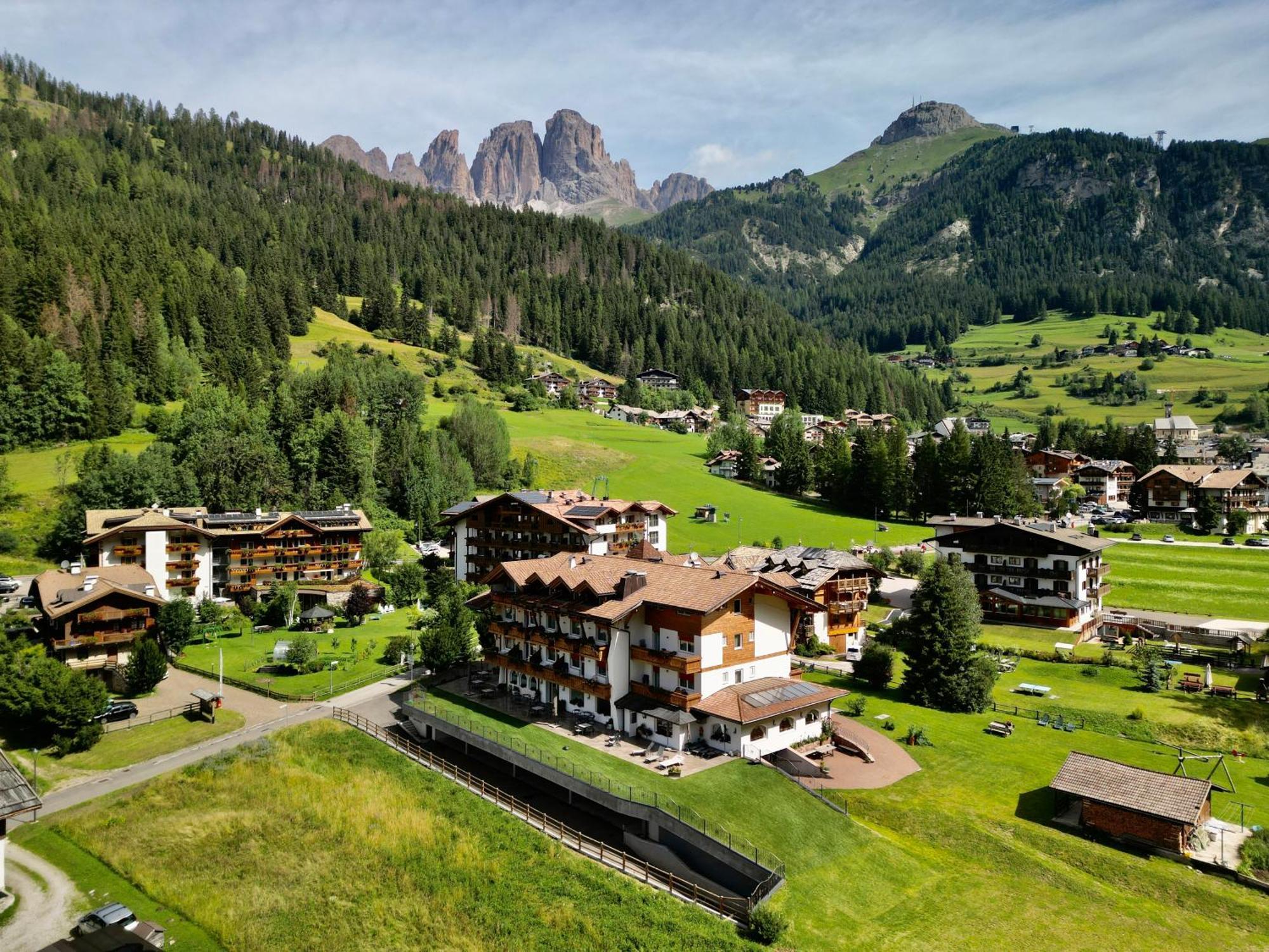Alpenhotel Panorama Кампитело ди Фаса Екстериор снимка
