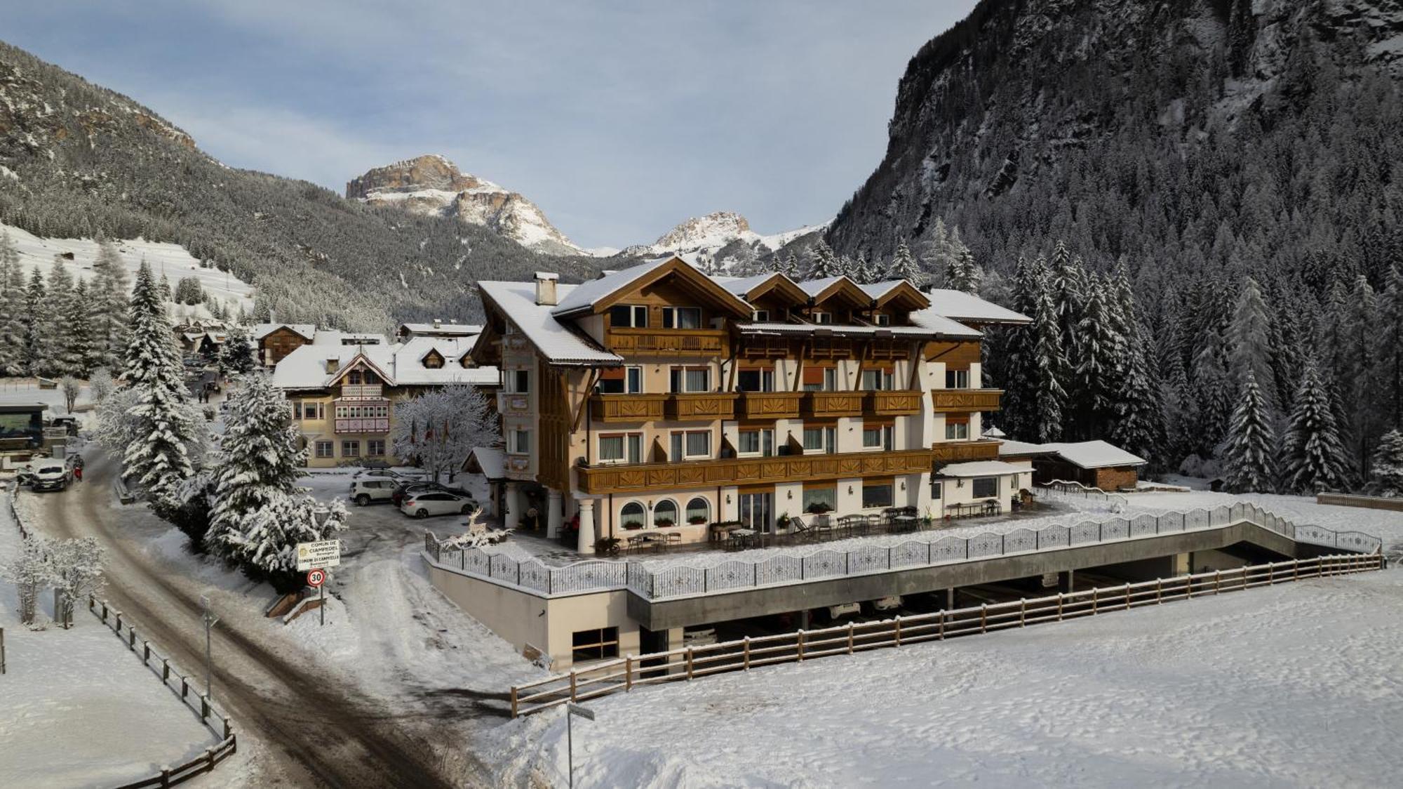Alpenhotel Panorama Кампитело ди Фаса Екстериор снимка