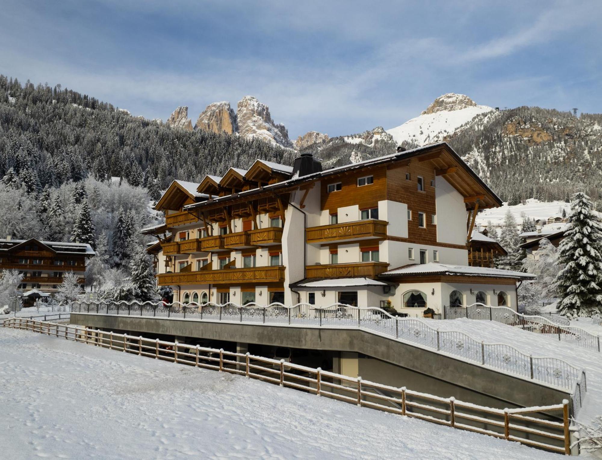Alpenhotel Panorama Кампитело ди Фаса Екстериор снимка