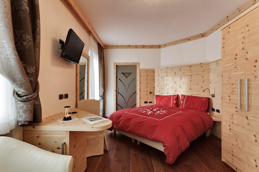 Alpenhotel Panorama Кампитело ди Фаса Екстериор снимка