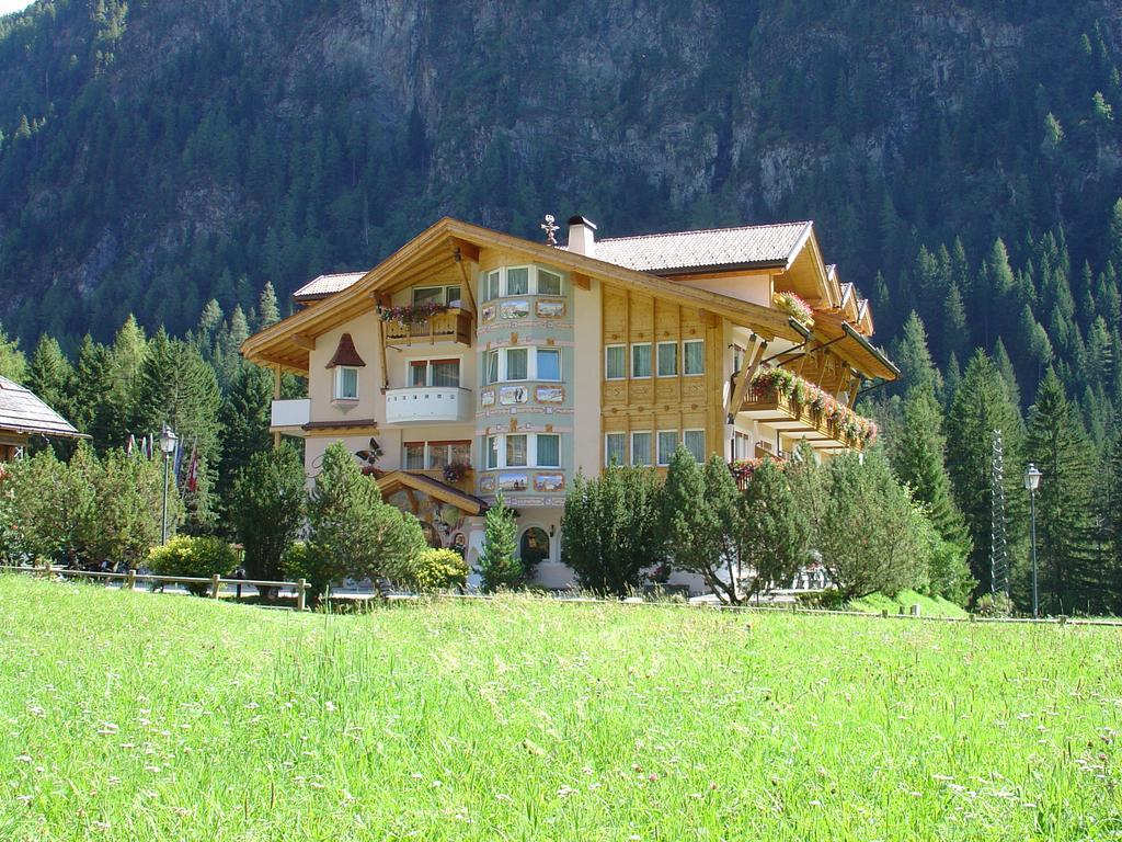 Alpenhotel Panorama Кампитело ди Фаса Екстериор снимка